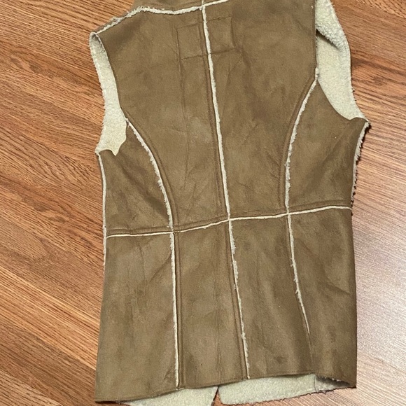 Faux leather and hide vest. Cute Spring Accessory - Picture 2 of 2